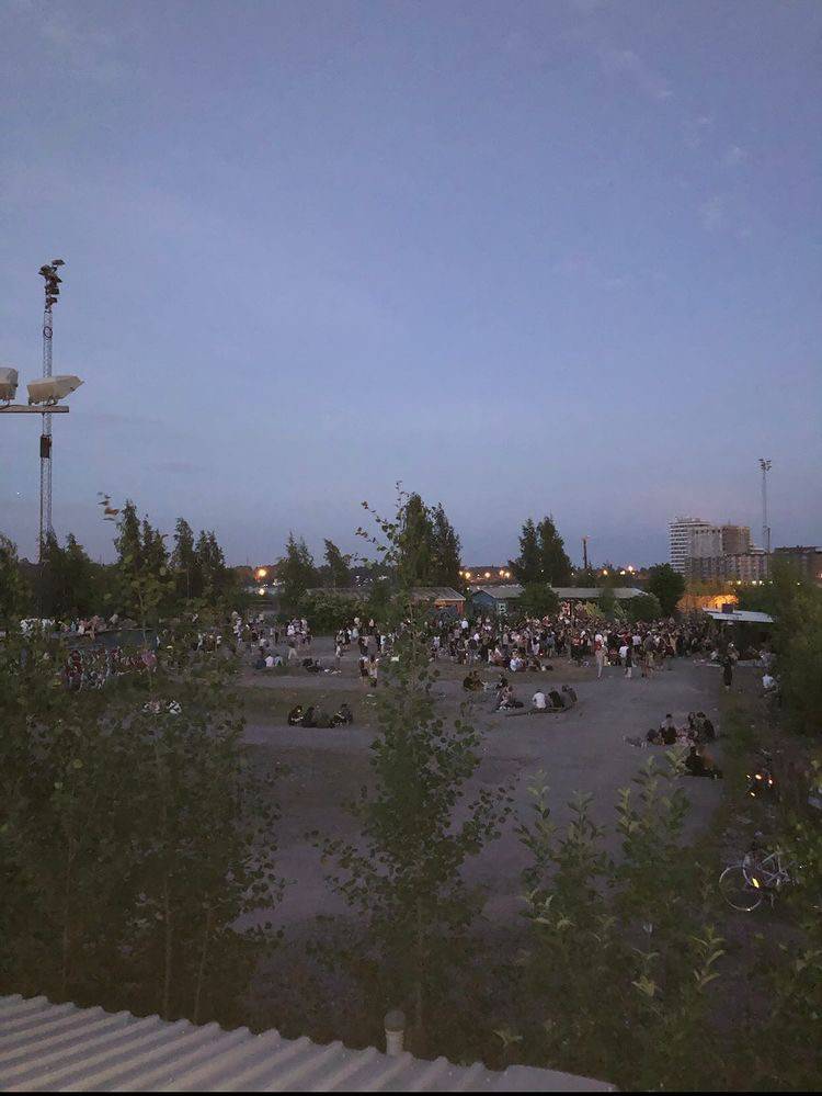 A DIY open-air party in Verkkosaari. Photo: Erika Sirola